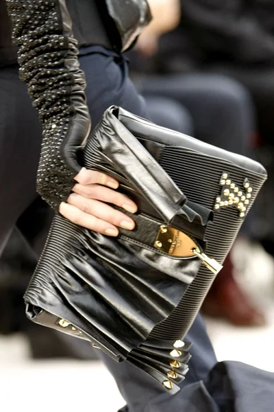 Look 80